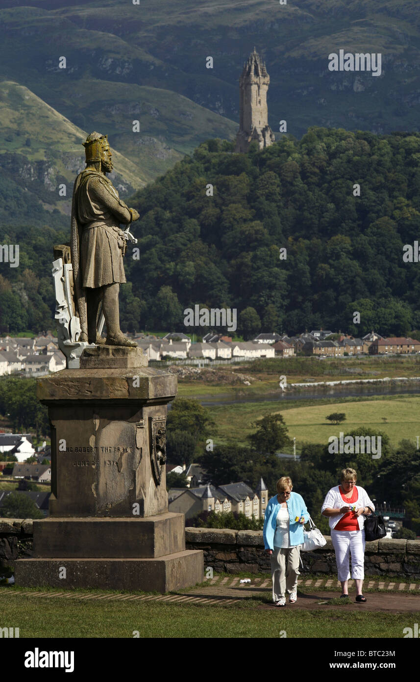 Robert the Bruce statua & National Wallace Monument, il Castello di Stirling, Stirling, Scozia Foto Stock