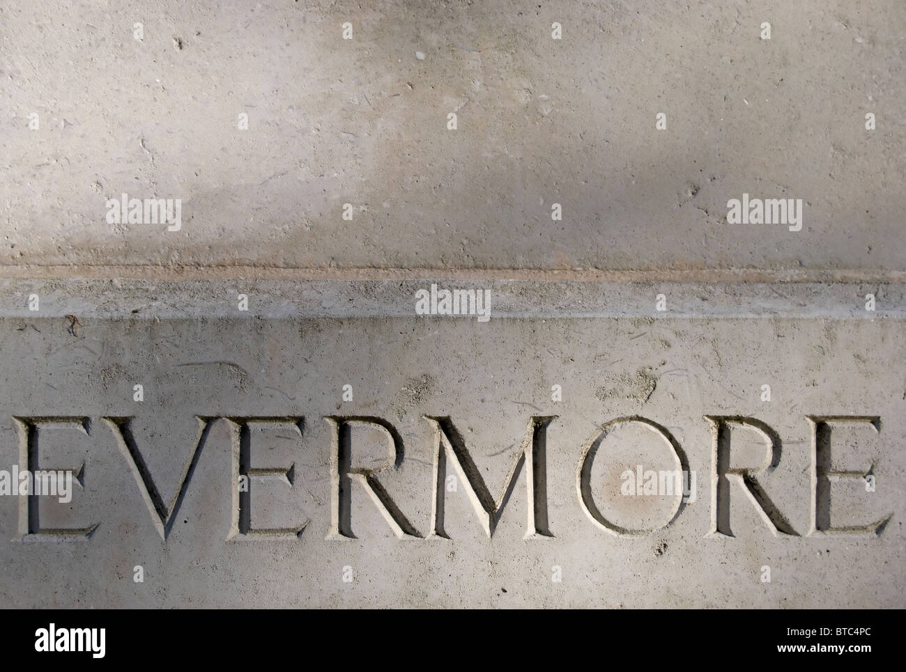 La parola sempre inscritto in un memoriale di guerra nel cimitero di Hanwell, Ealing, ad ovest di Londra - Inghilterra Foto Stock