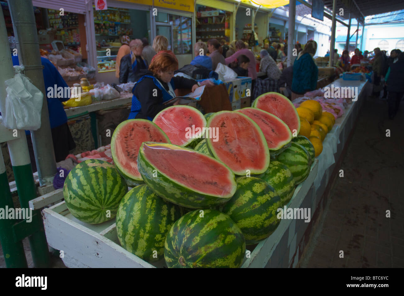 I cocomeri al mercato Krakivsky Lviv Ucraina occidentale Europa Foto Stock