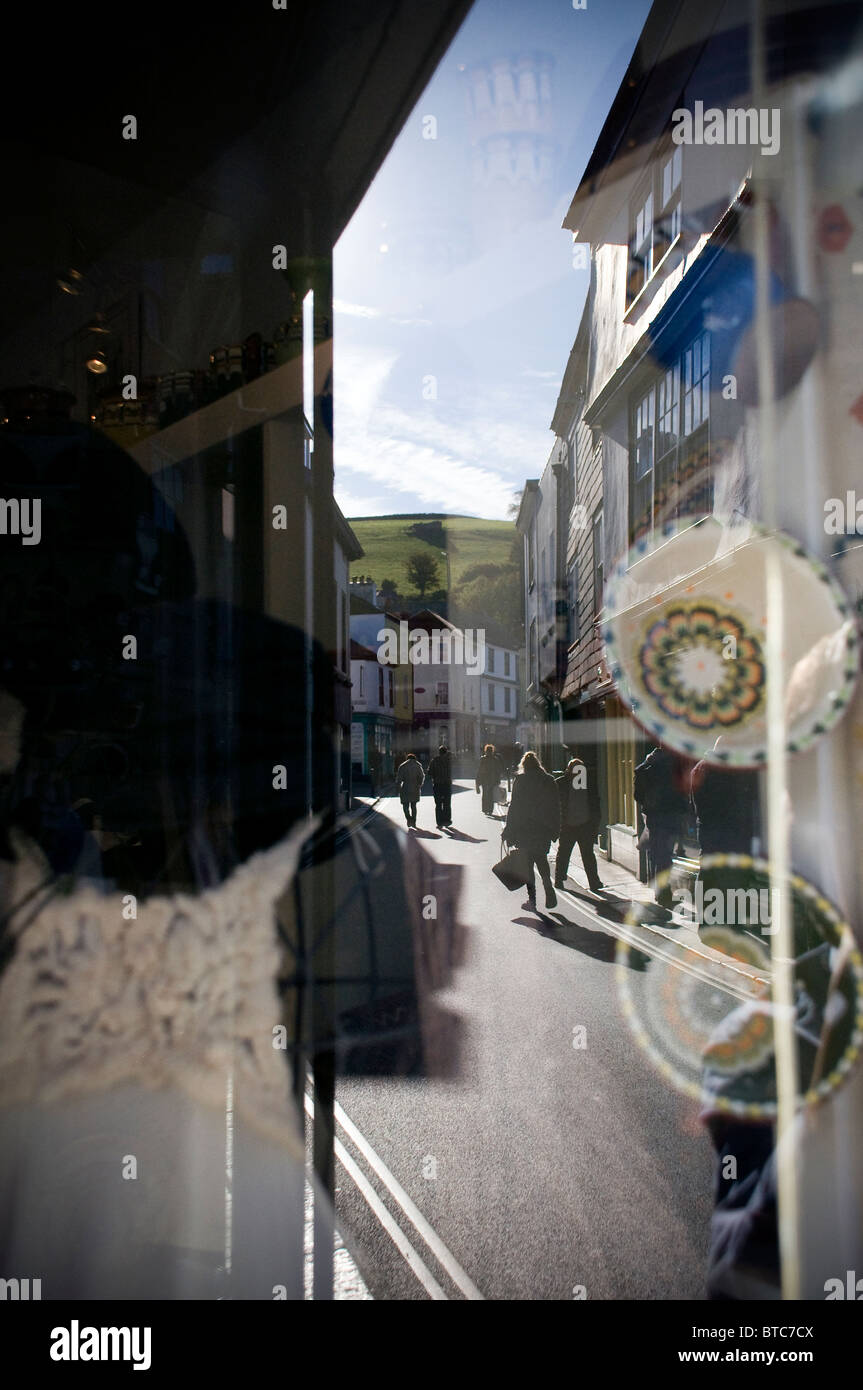 Vetrina a Totnes high street,inglese, Totnes, South Hams Devon,indipendente negozio di caffè e ristoranti Foto Stock