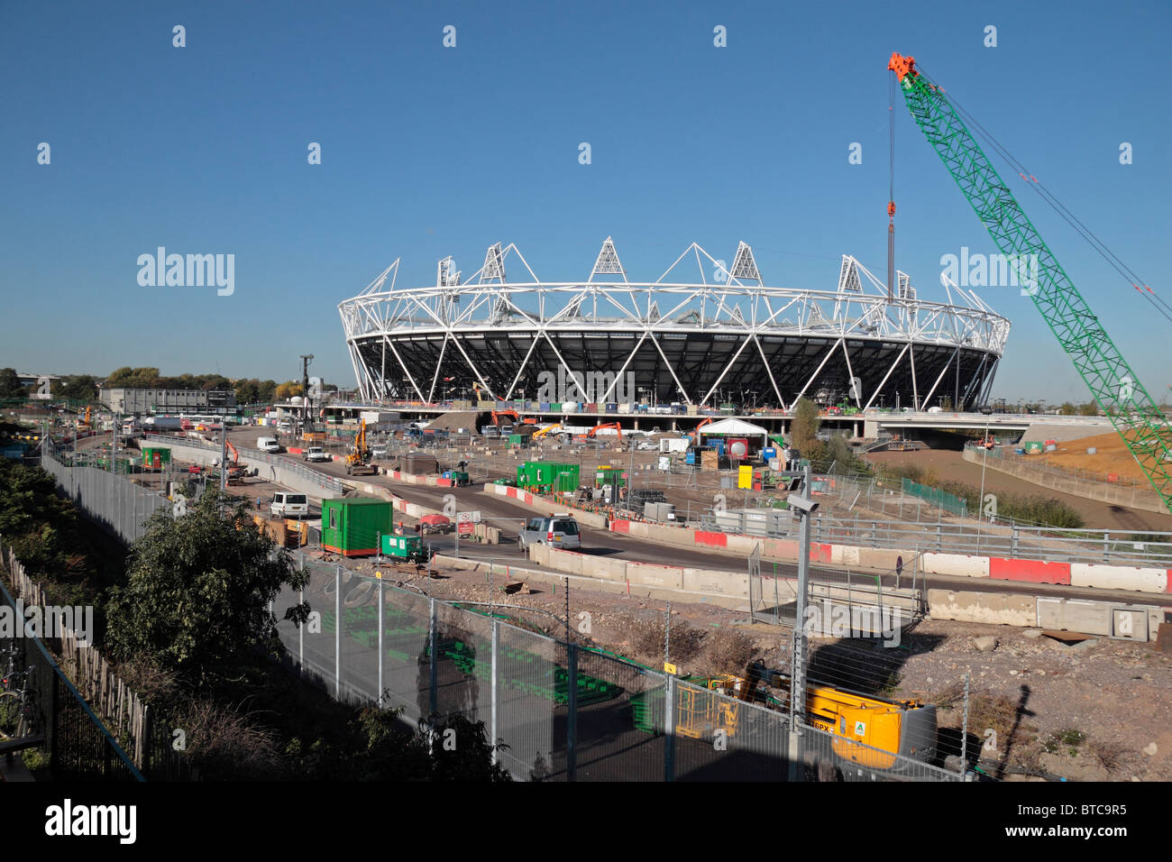 Il parzialmente costruito (in ottobre 2010) London 2012 Olympic Athletics Stadium di Stratford, a est di Londra. Foto Stock