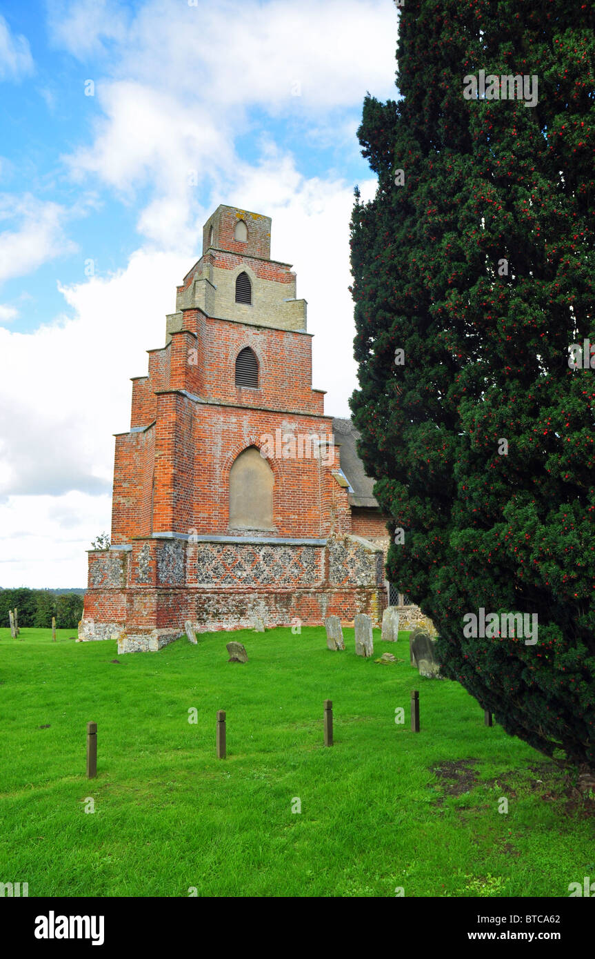 Burgh St Peter, Norfolk, Inghilterra; design insolito della torre quadrata. Foto Stock
