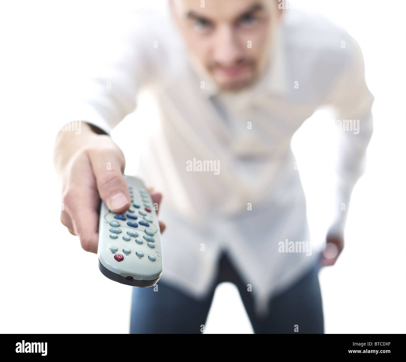 Uomo con telecomando Foto stock - Alamy