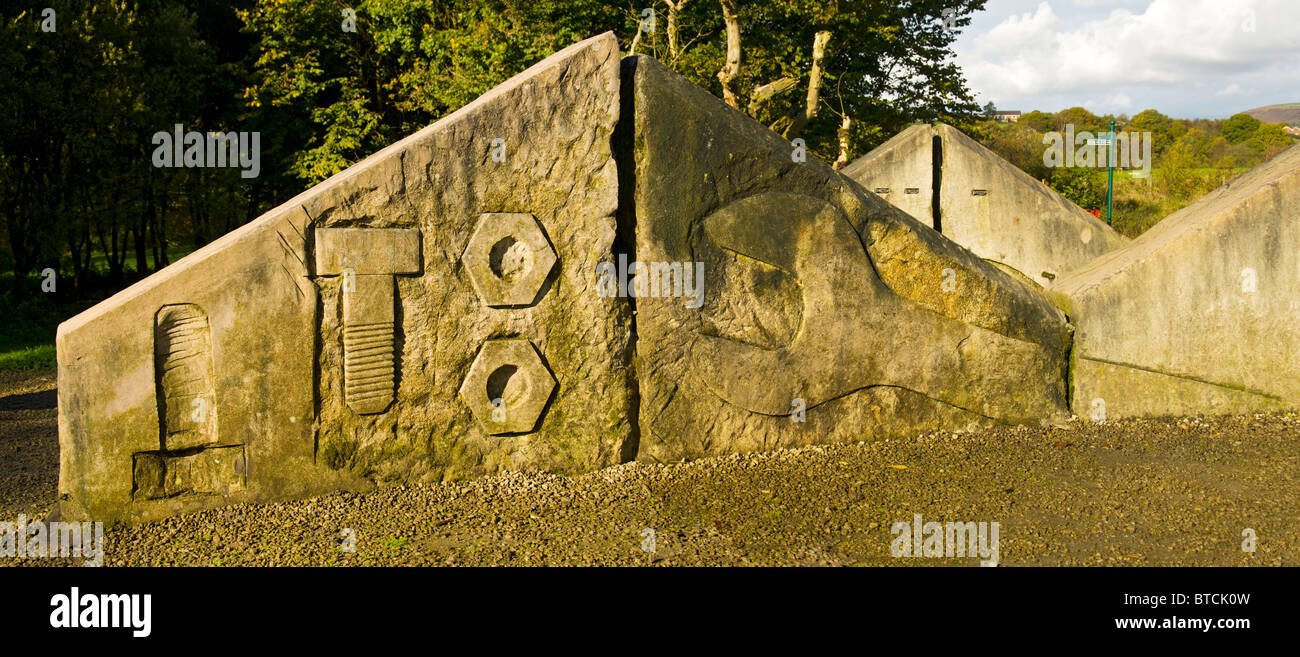 Ciclo di pietra, una scultura da Julie Edwards a bave Country Park, Bury, Greater Manchester, Inghilterra, Regno Unito Foto Stock