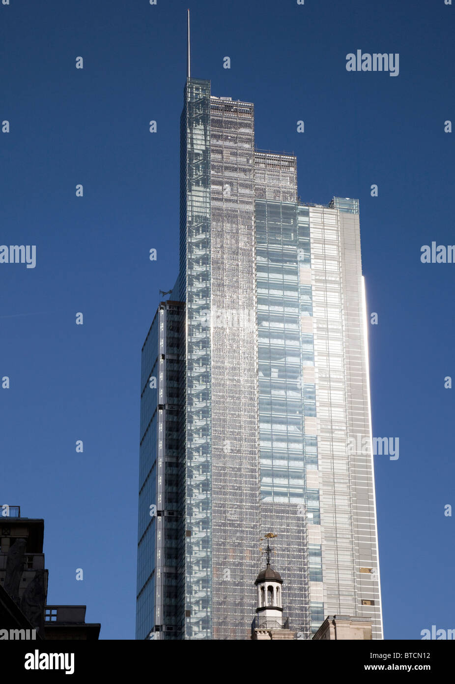 Heron Tower è più alto edificio della città di Londra - ora ribattezzato Salesforce Torre (2014) Foto Stock Heron Tower è più alto edificio della città di Londra - ora ribattezzato Salesforce Torre (2014) Foto Stock