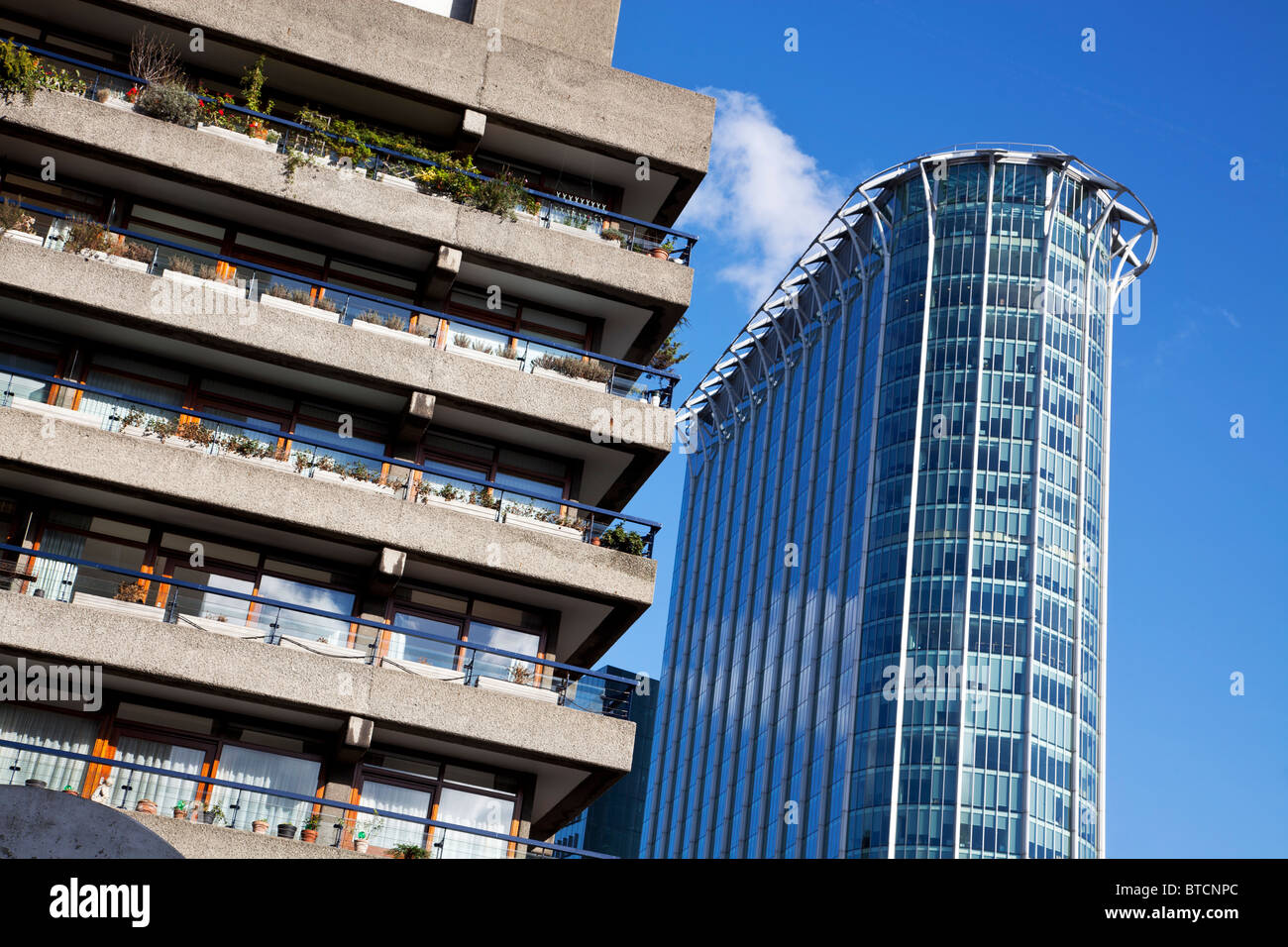 Barbican Station Wagon e Citypoint Building a Londra, Regno Unito Foto Stock