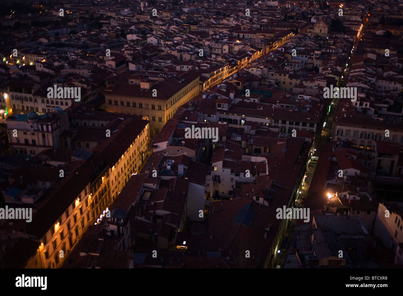 Tetti e alloggiamento in prima serata della città di Firenze vista dal Campanile di Giotto (campanile). Foto Stock