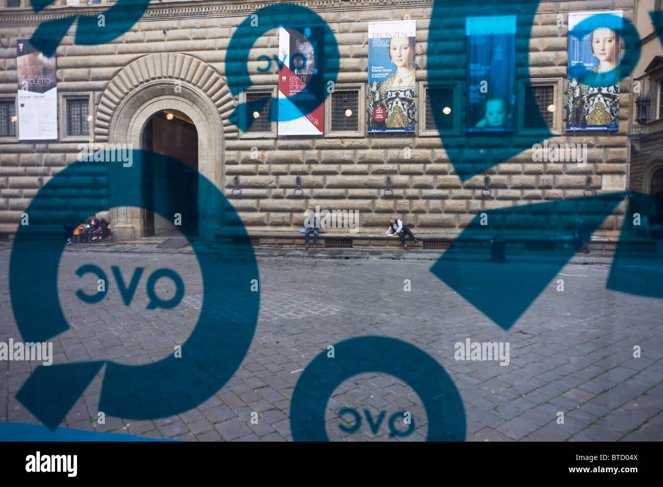Agnolo di Cosimo Bronzino di esposizione di poster e QVC canale Tv street promo a Piazza Strozzi. Eleonora di Toledo Foto Stock