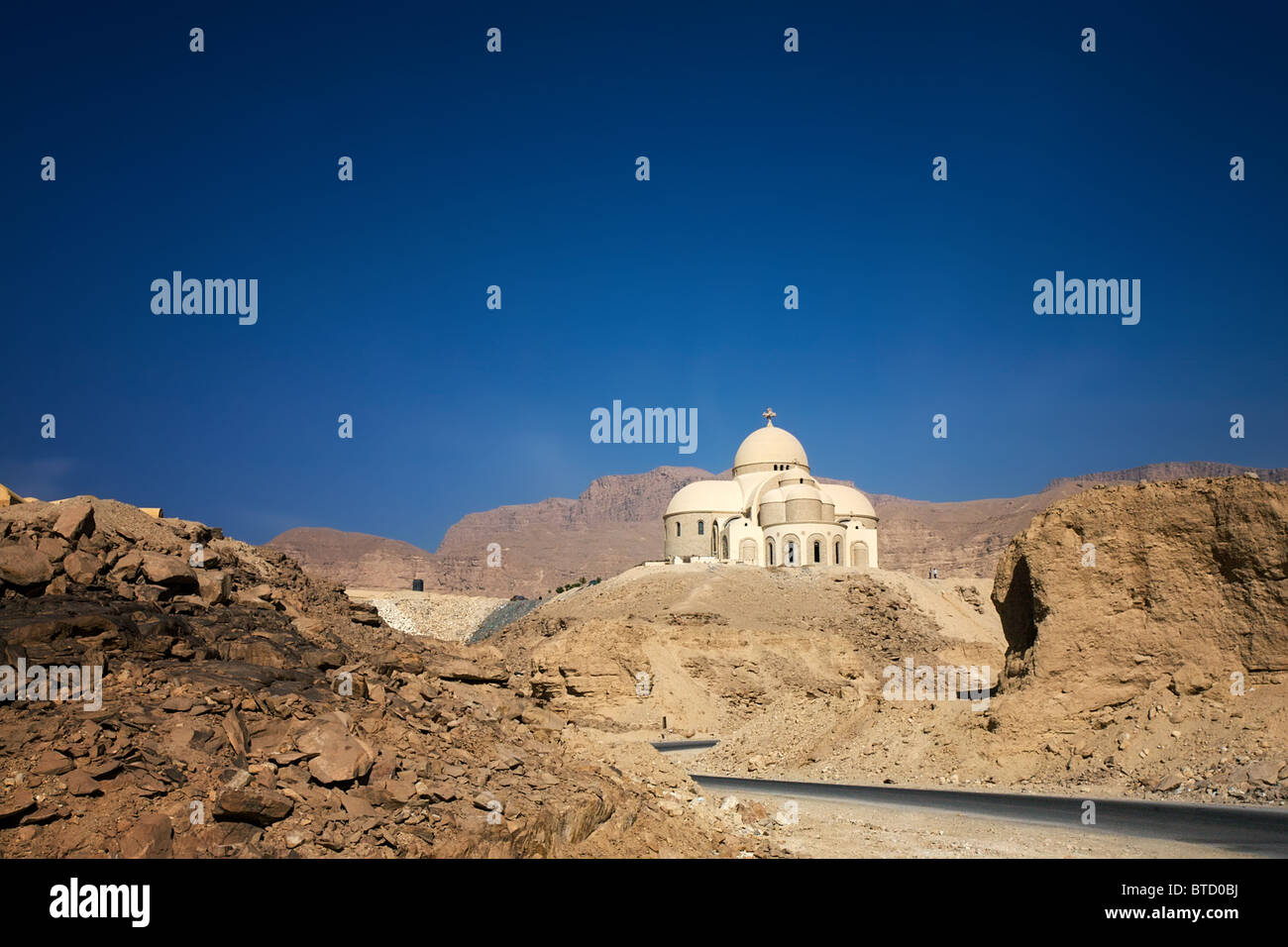 Nuova Chiesa Copta cristiana cattedrale nel deserto egiziano, San Paolo monastero Foto Stock