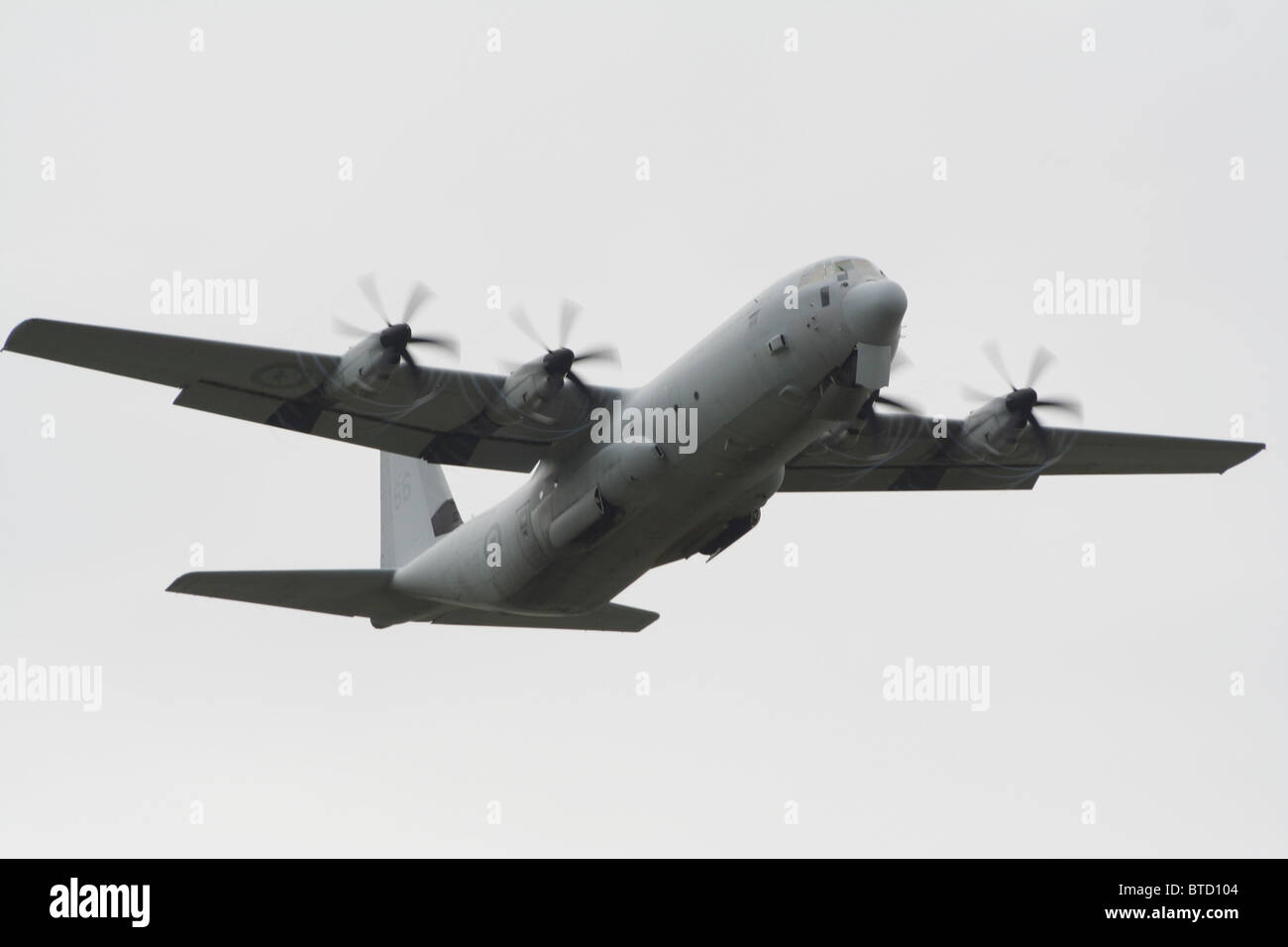 Royal Australian Air force C-130J-30 Hercules decollo da è homebase raaf richmond nel Nuovo Galles del Sud Australia Foto Stock