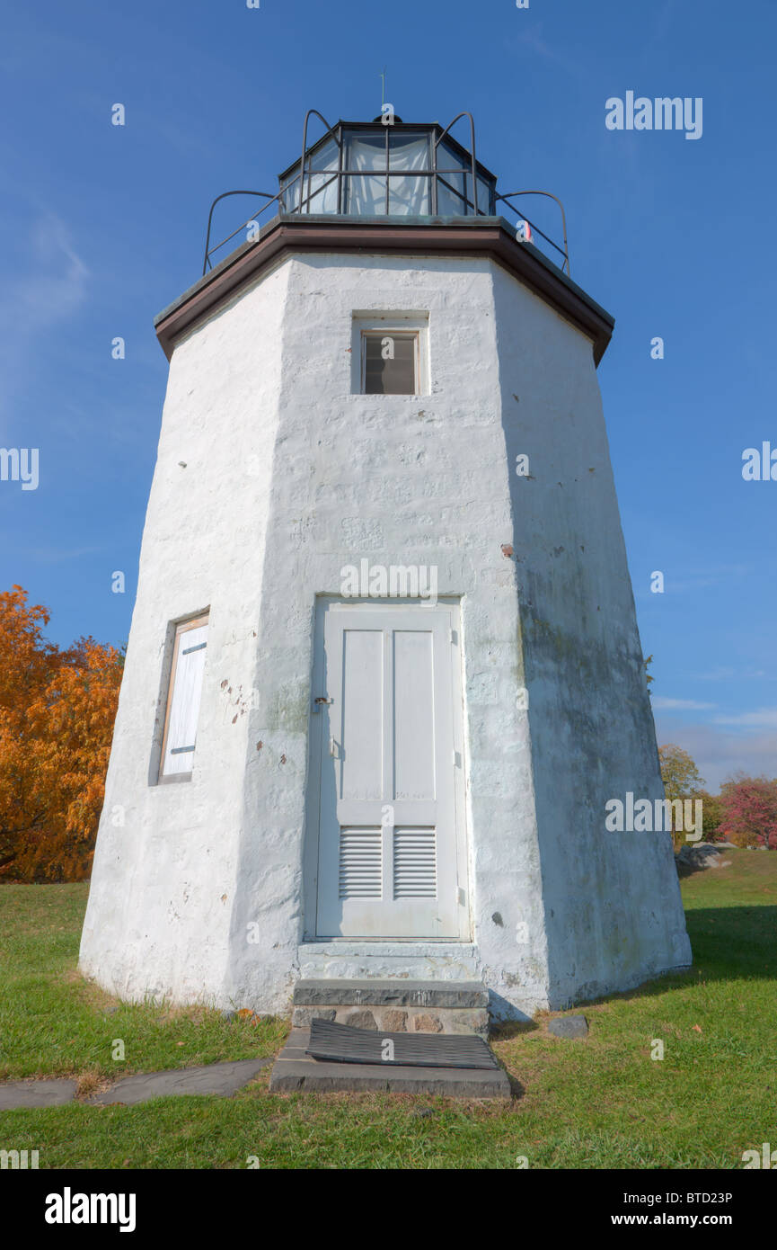 La Stony Point Lighthouse, il più antico faro sul fiume Hudson, in punti rocciosi, New York. Foto Stock