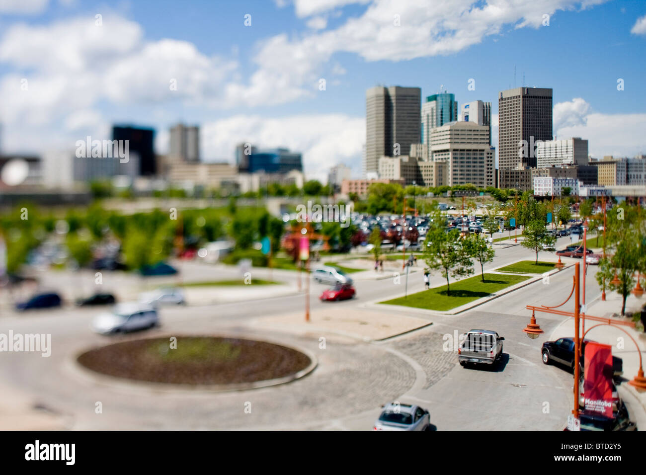 Tilt Shift vista da forcelle in Winnipeg Manitoba guardando verso downtown Winnipeg e Main St. Foto Stock