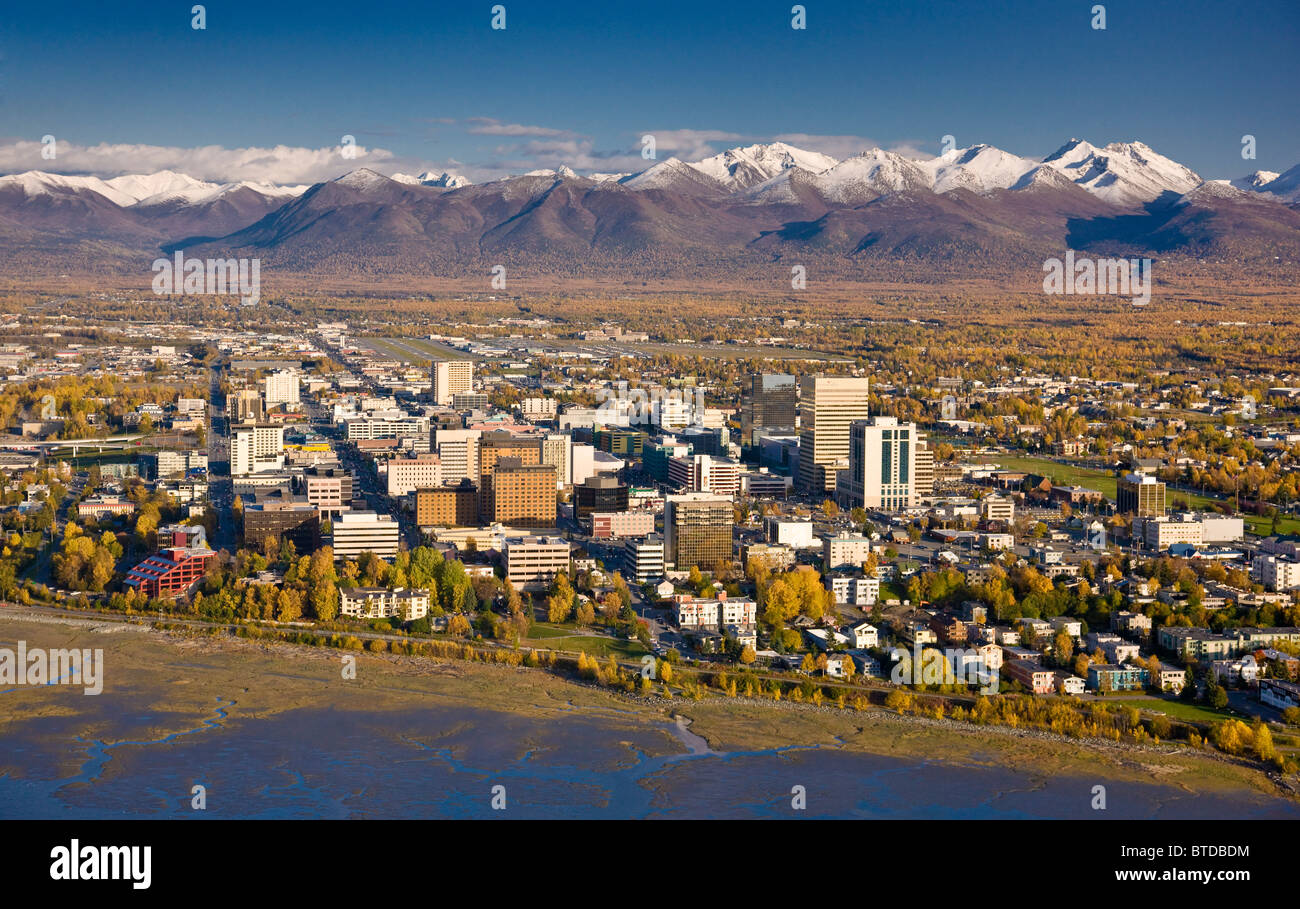 Vista aerea dell'ancoraggio skyline guardando a sud di Knik Arm durante la caduta, Alaska Foto Stock