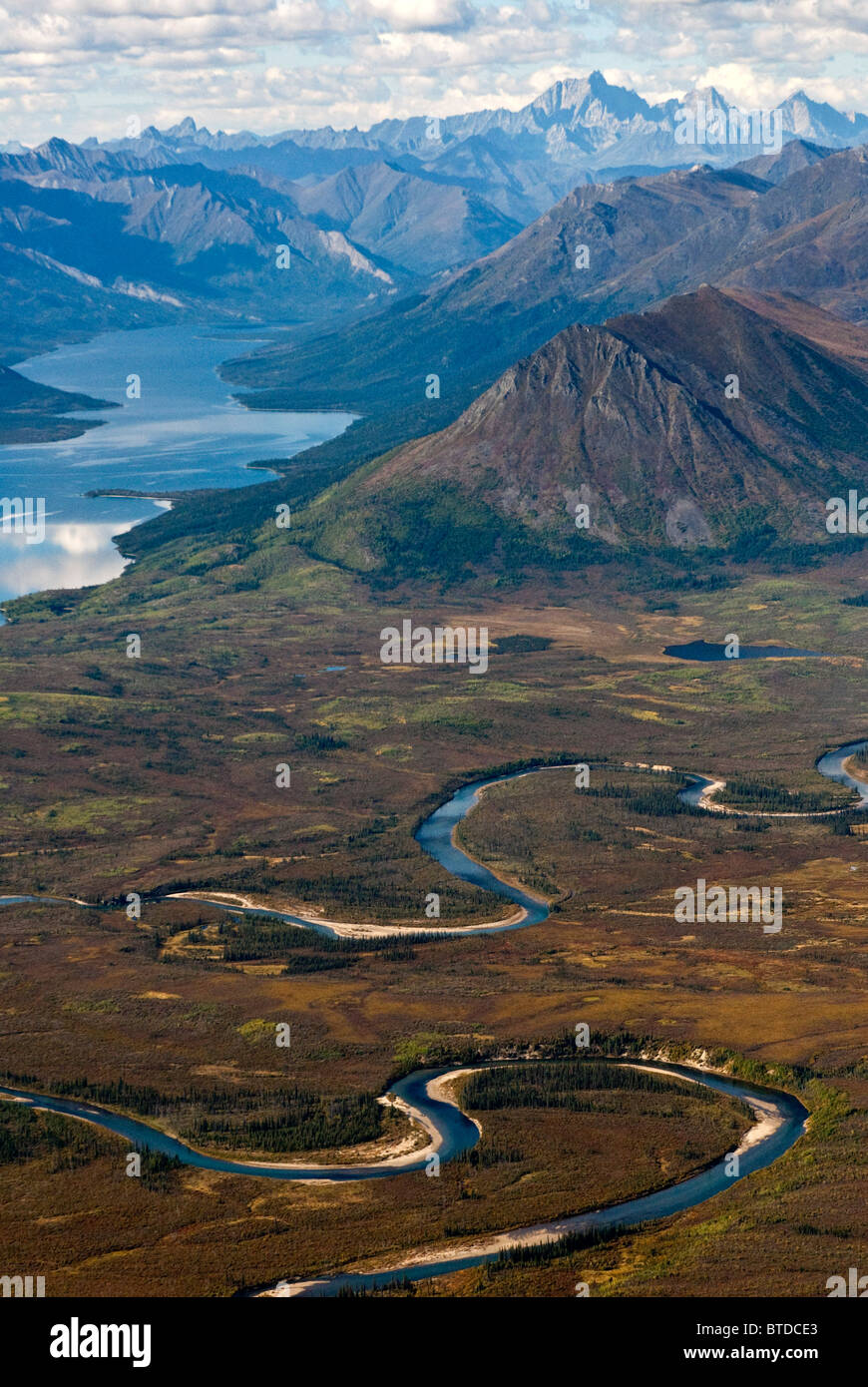 Lago del camminatore e Kobuk River liquidazione delle montagne Schwatka, Brooks Range, cancelli dell'Artico National Park, Alaska Foto Stock