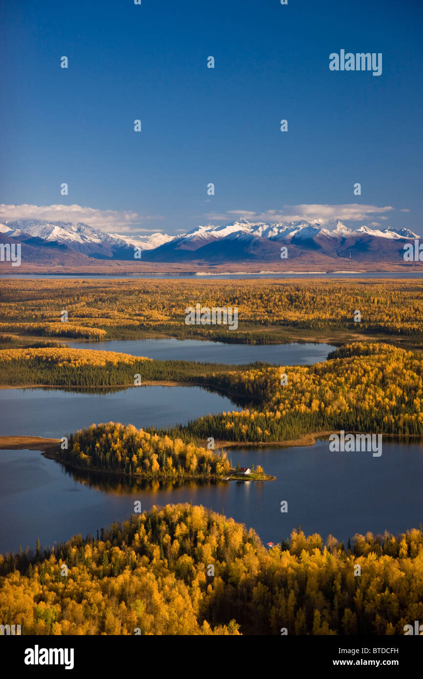 Vista aerea di laghi e foreste di betulla al punto Mackenzie in tutta da Anchorage, Chugach Mountains, Alaska Foto Stock