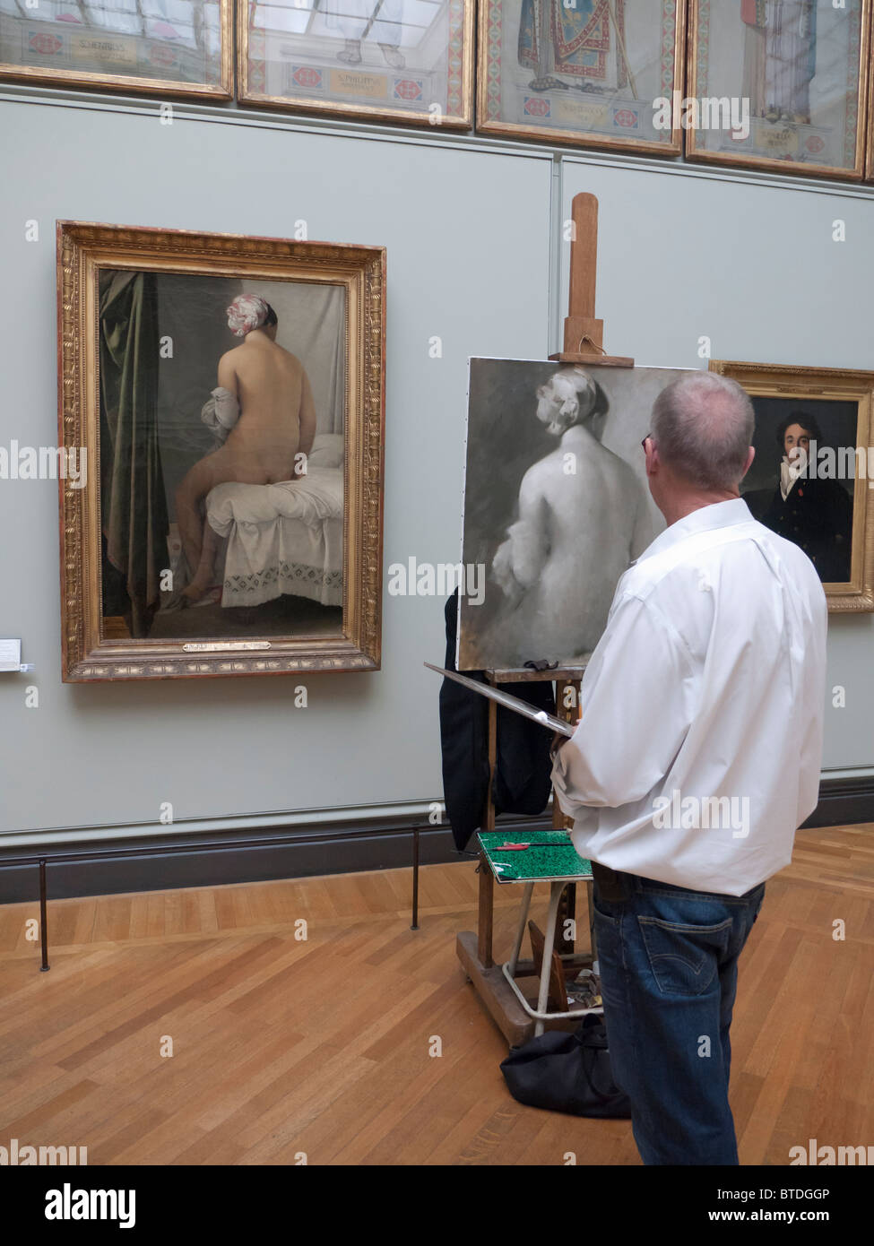 Artista la copia di un dipinto al museo del Louvre a Parigi Francia Foto Stock
