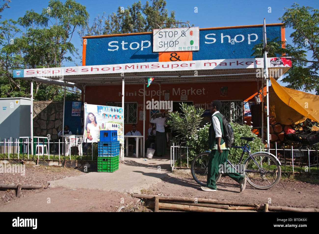 Un arresto e un negozio di supermercato in Awassa Foto Stock