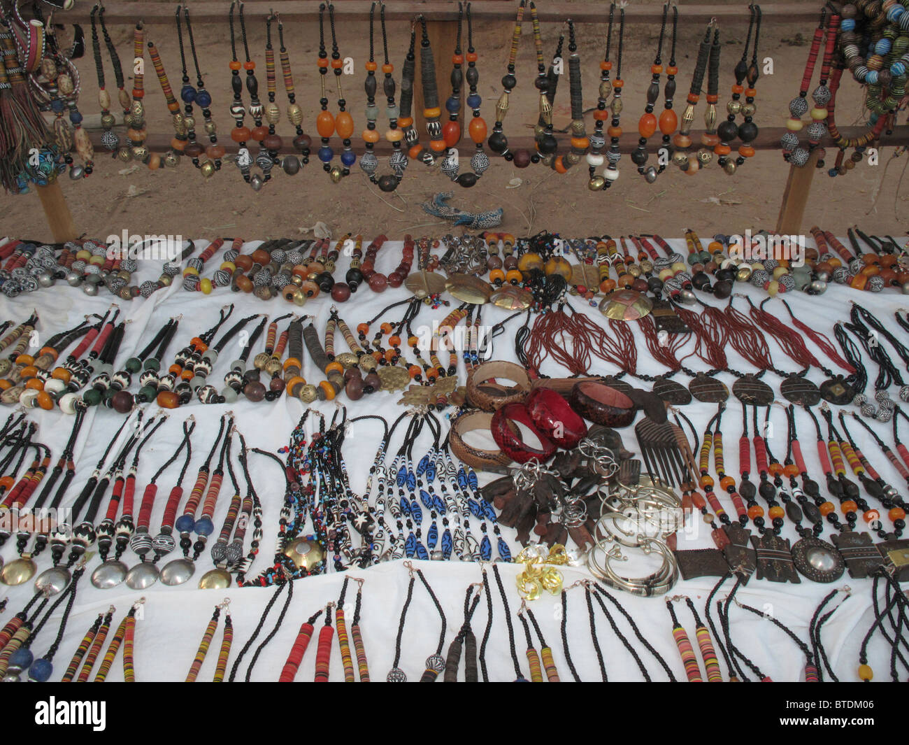 Collane di perle in vendita e sul display Foto Stock