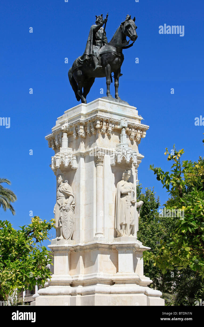 Monumento a Ferdinando III di Castiglia (1199-1252) a Plaza Nueva a Siviglia, Spagna Foto Stock