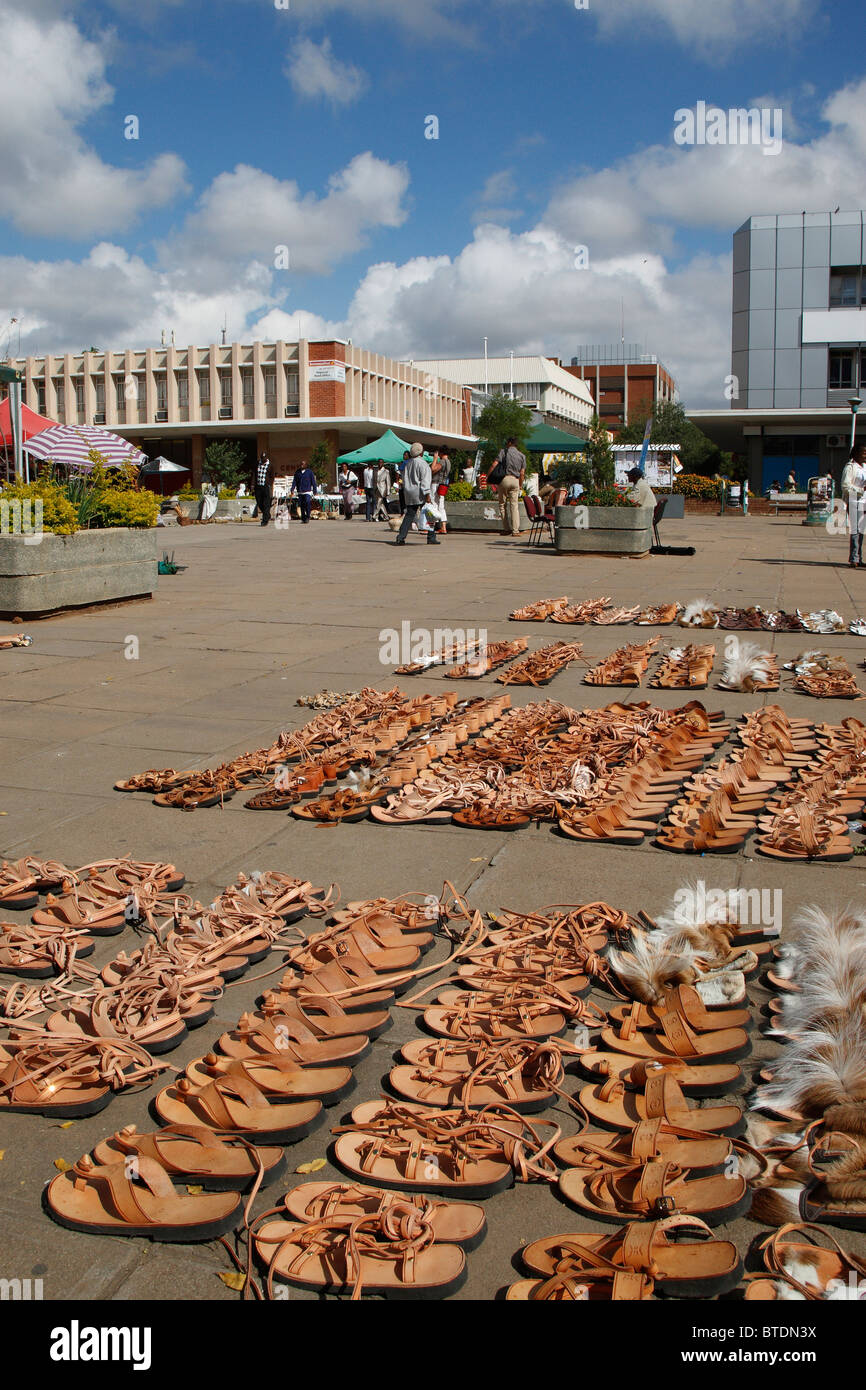 Mercato di artigianato nel vecchio centro commerciale principale nel centro della città di Gaborone Foto Stock