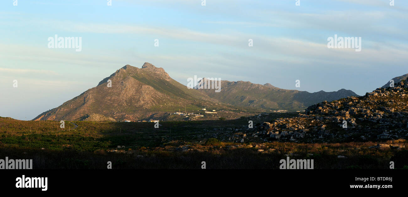 Vista panoramica di una catena montuosa Foto Stock