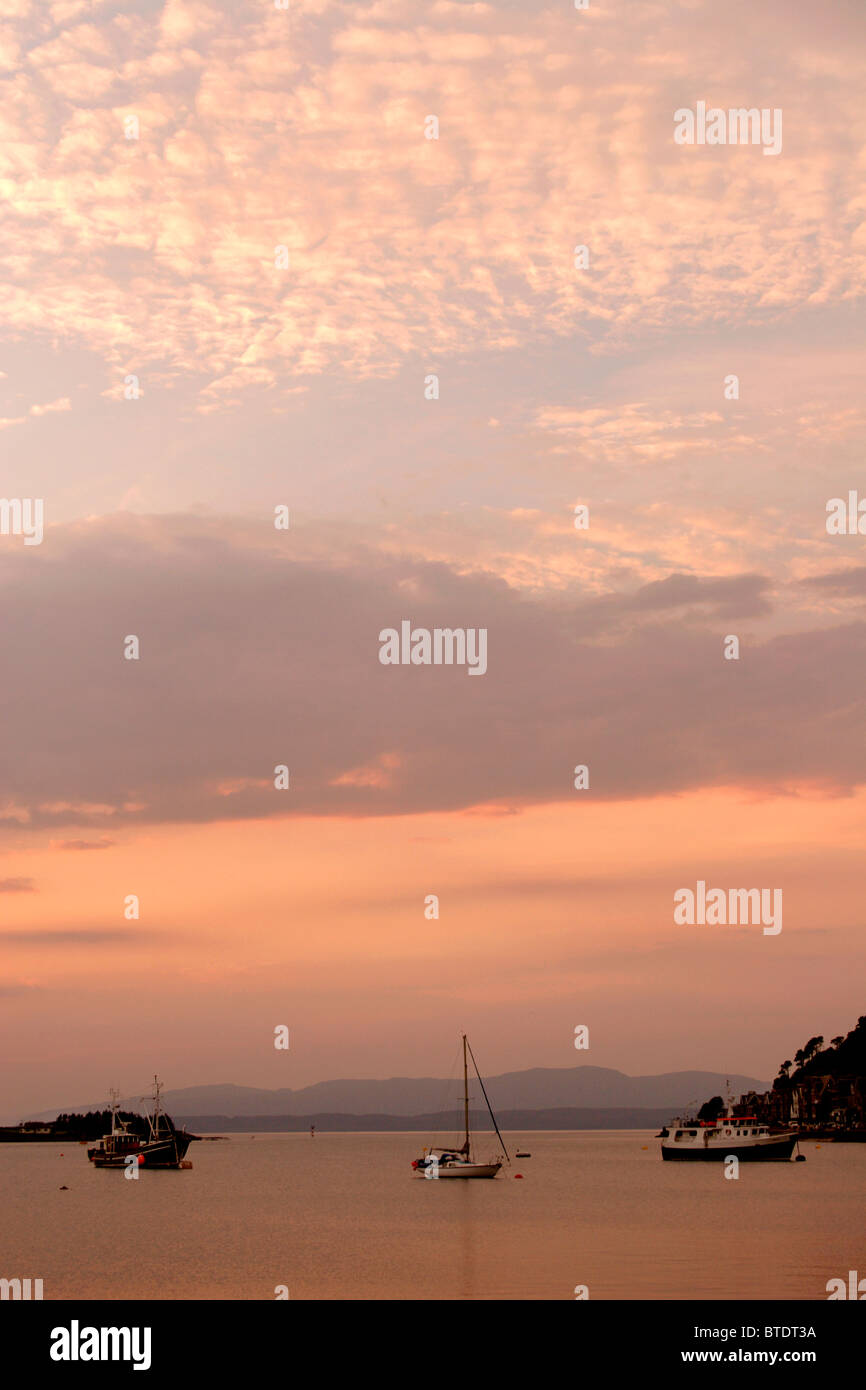 Barche al tramonto, Oban, Argyll, Scozia occidentale, REGNO UNITO Foto Stock