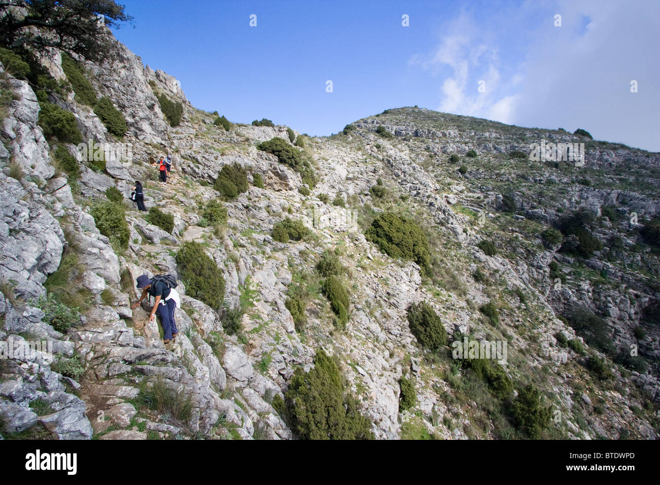 Persone escursionismo su La Concha mountain in Marbella, Andalusia, Spagna Foto Stock