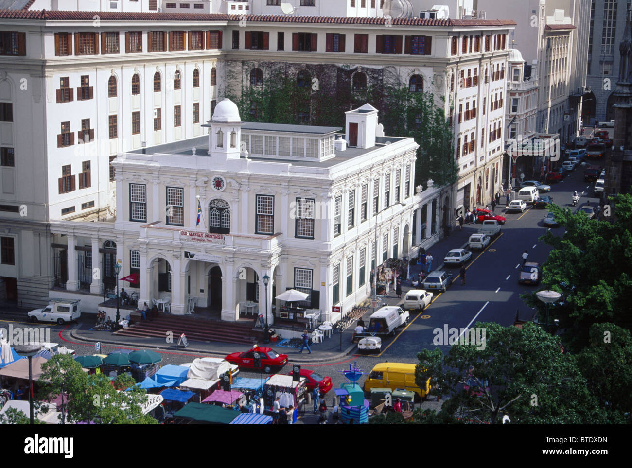 La colorata tende di stalli in Cape Town Greenmarket Square, Michaelis vendita arte. 1755 Foto Stock