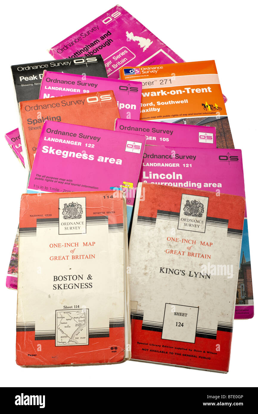 Pila di vecchie e nuove mappe britannico. Solo editoriale Foto Stock