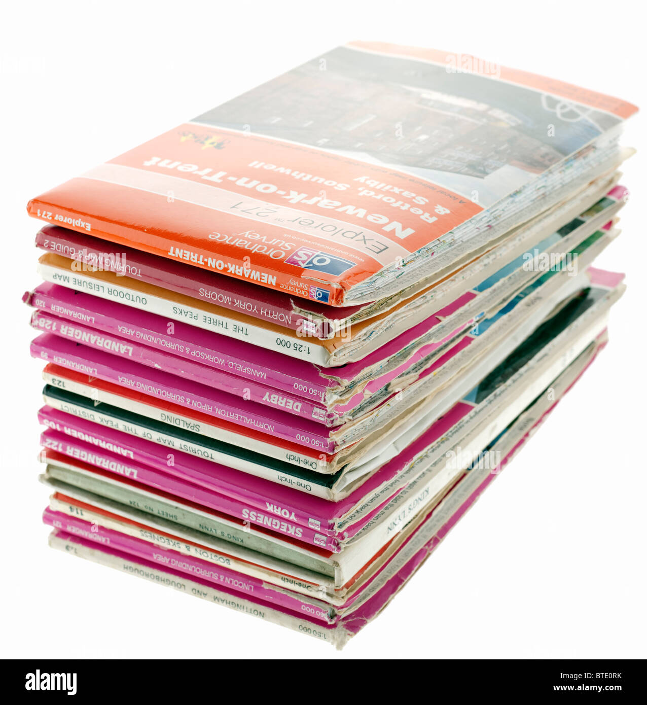 Pila di vecchie e nuove mappe britannico. Solo editoriale Foto Stock