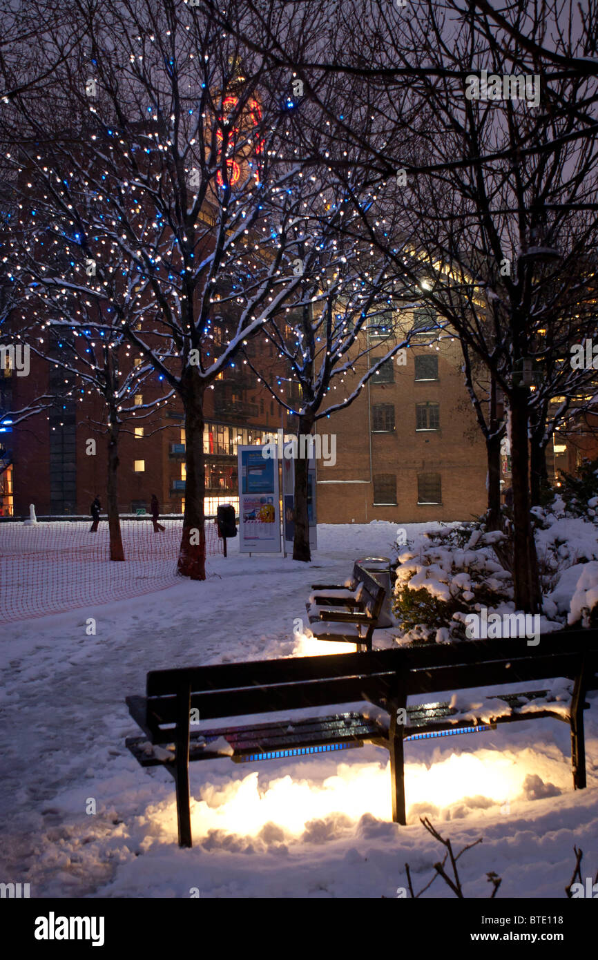 Londra Oxo Tower di notte nella neve Foto Stock