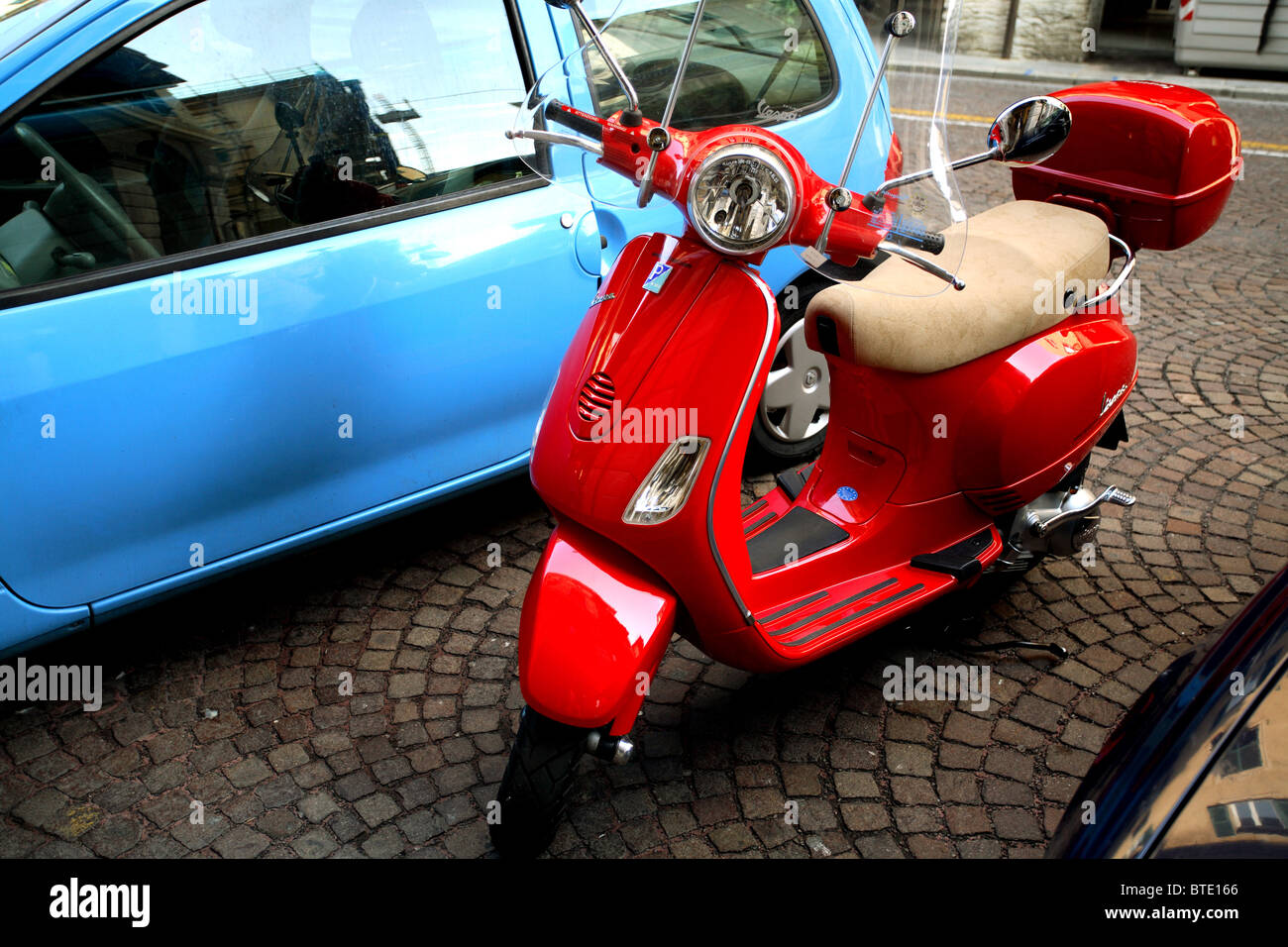 Vespa scooter. Savona Italia Foto stock - Alamy