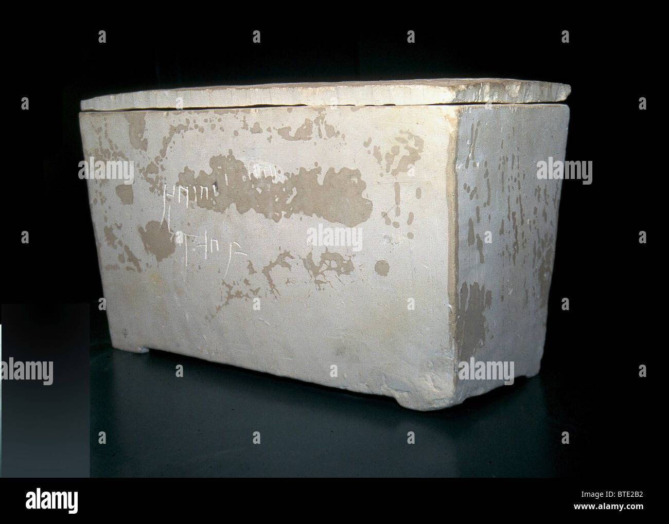 5381]. Ossario di pietra trovati in una tomba ebraica in Givat HaMivtar vicino a Gerusalemme. L'iscrizione ebraica sull'ossario si legge: Foto Stock