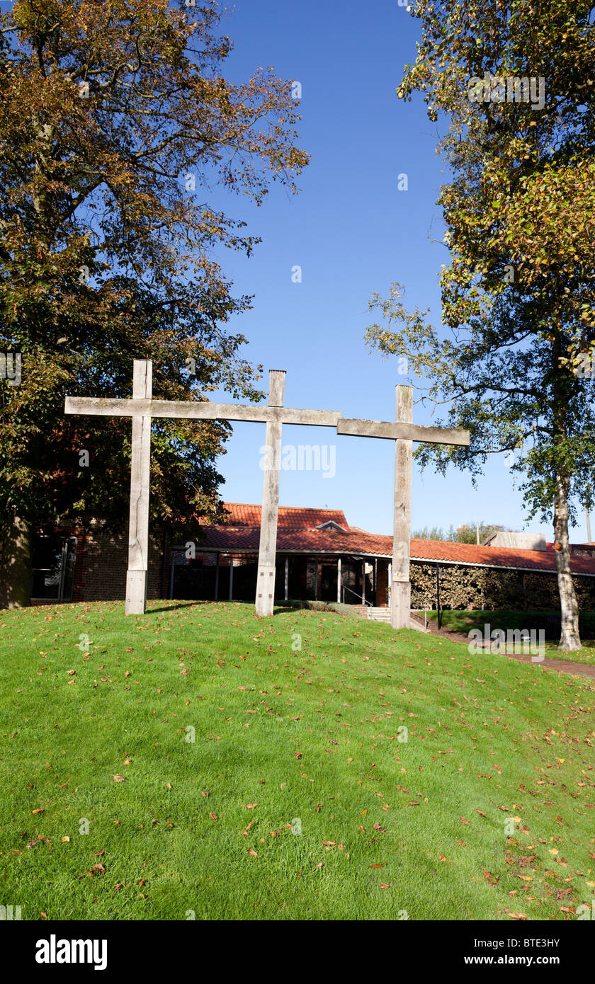 Le stazioni della croce nel giardino e il parco del Santuario di Nostra Signora di Walsingham poco, Norfolk, Regno Unito. Foto Stock