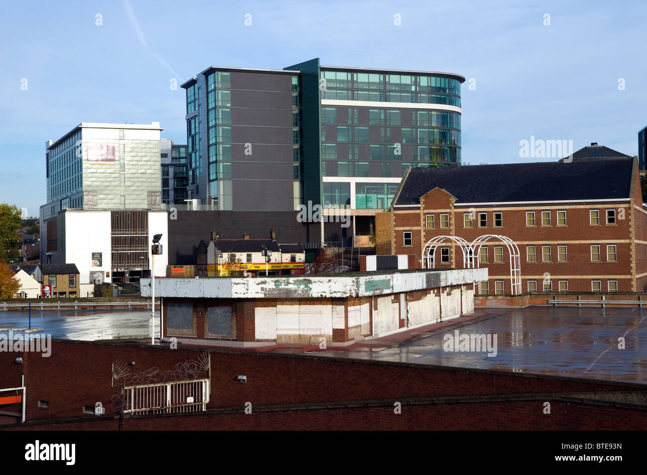 Gateway Plaza. Situato in corrispondenza della estremità superiore della Westgate Barnsley. Appartamenti, uffici e hotel. Solo 1/3 affittato. Foto Stock