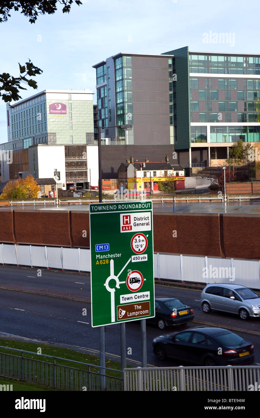 Gateway Plaza. Situato in corrispondenza della estremità superiore della Westgate Barnsley. Appartamenti, uffici e hotel. Solo 1/3 affittato. Foto Stock