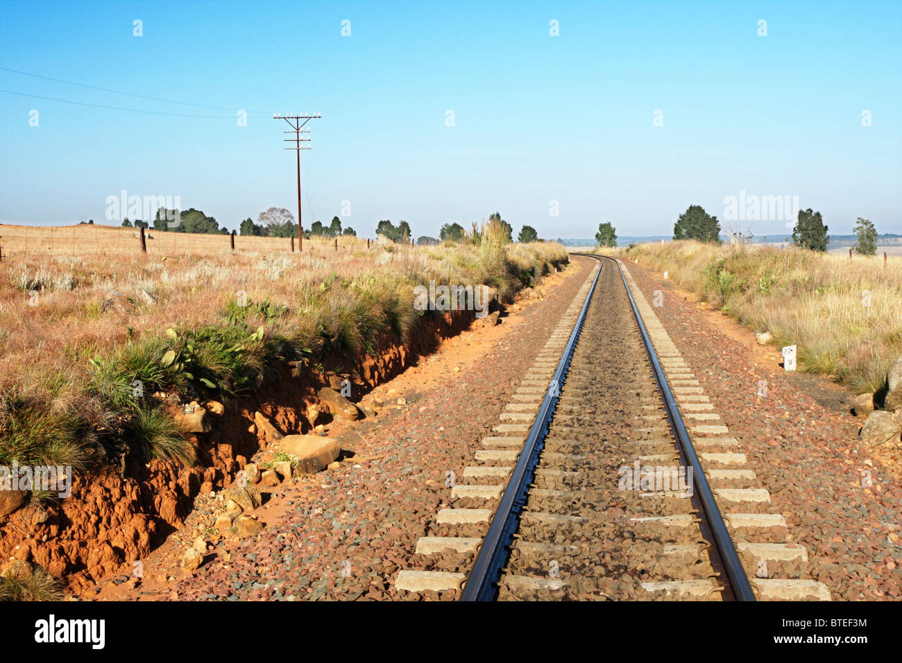 Linea ferroviaria scomparendo in lontananza Foto Stock