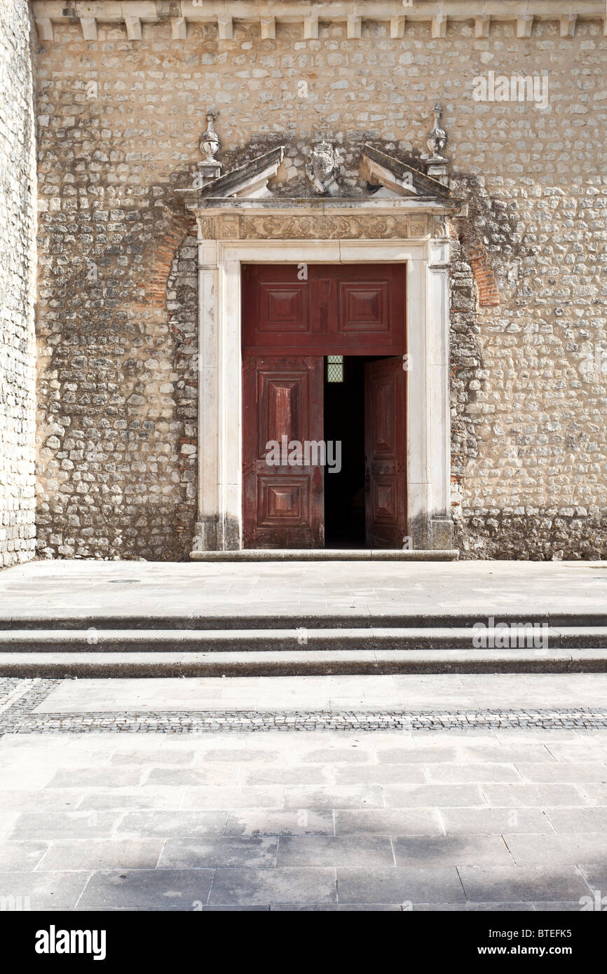 Chiesa di Santa Clara nella città di Santarém, Portogallo. Xiii secolo mendicanti architettura gotica. Foto Stock