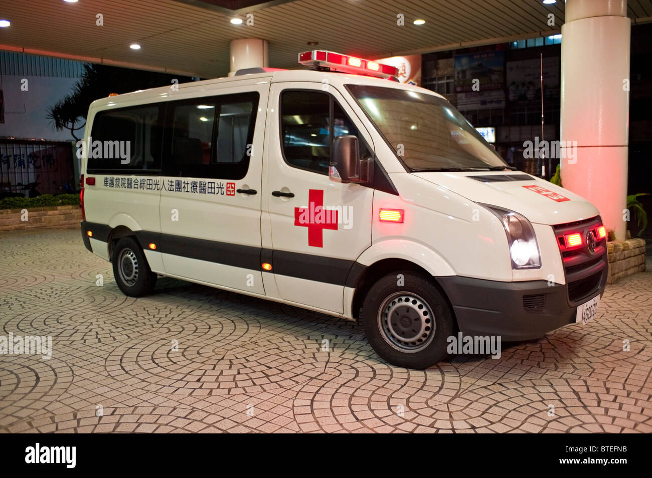 Ambulanza che arrivano al pronto soccorso dell'ospedale, Taiwan Foto Stock