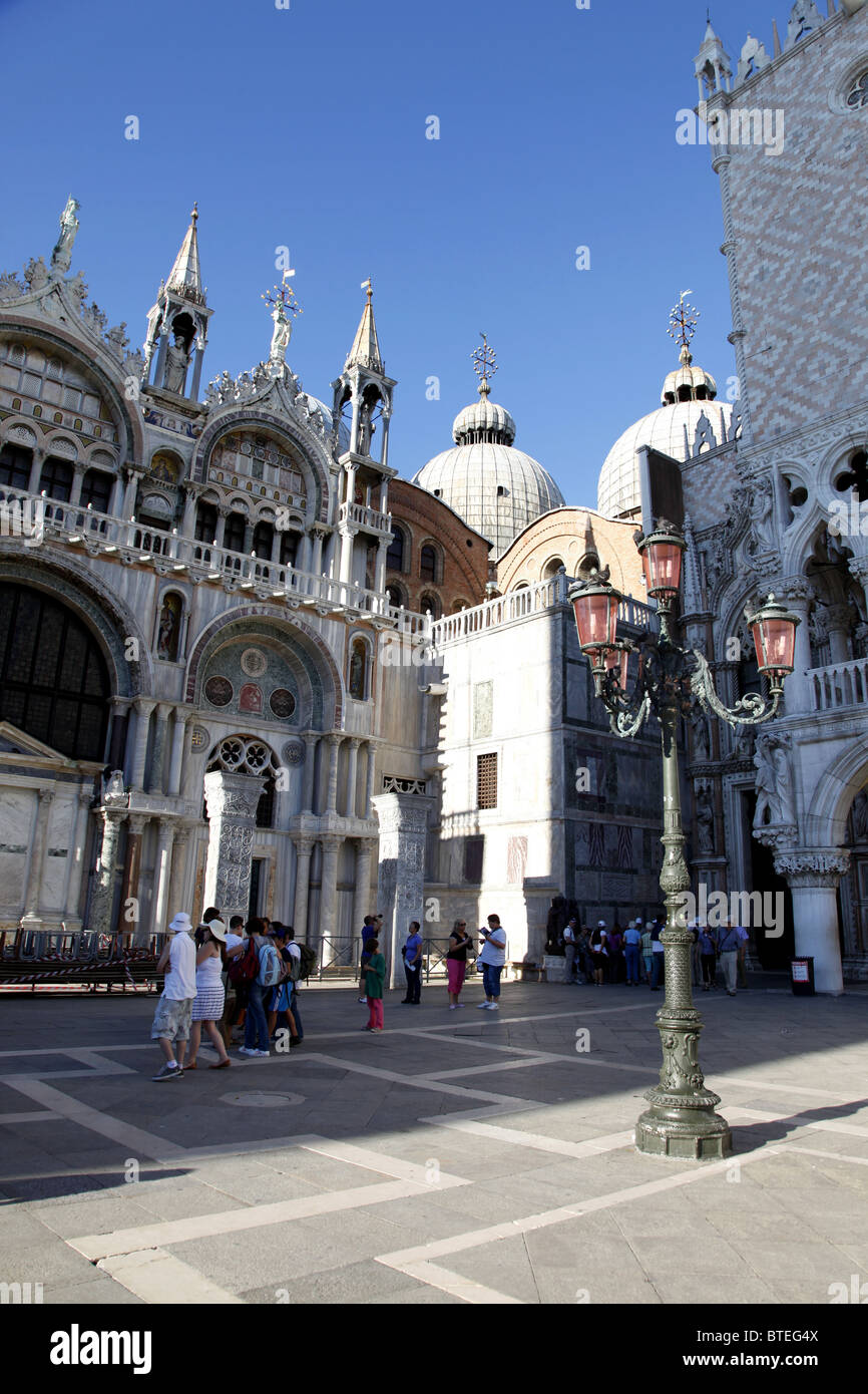 BASILICA DI SAN MARCO FACCIATA Venezia Italia Venezia Italia Venezia Italia 11 Settembre 2010 Foto Stock