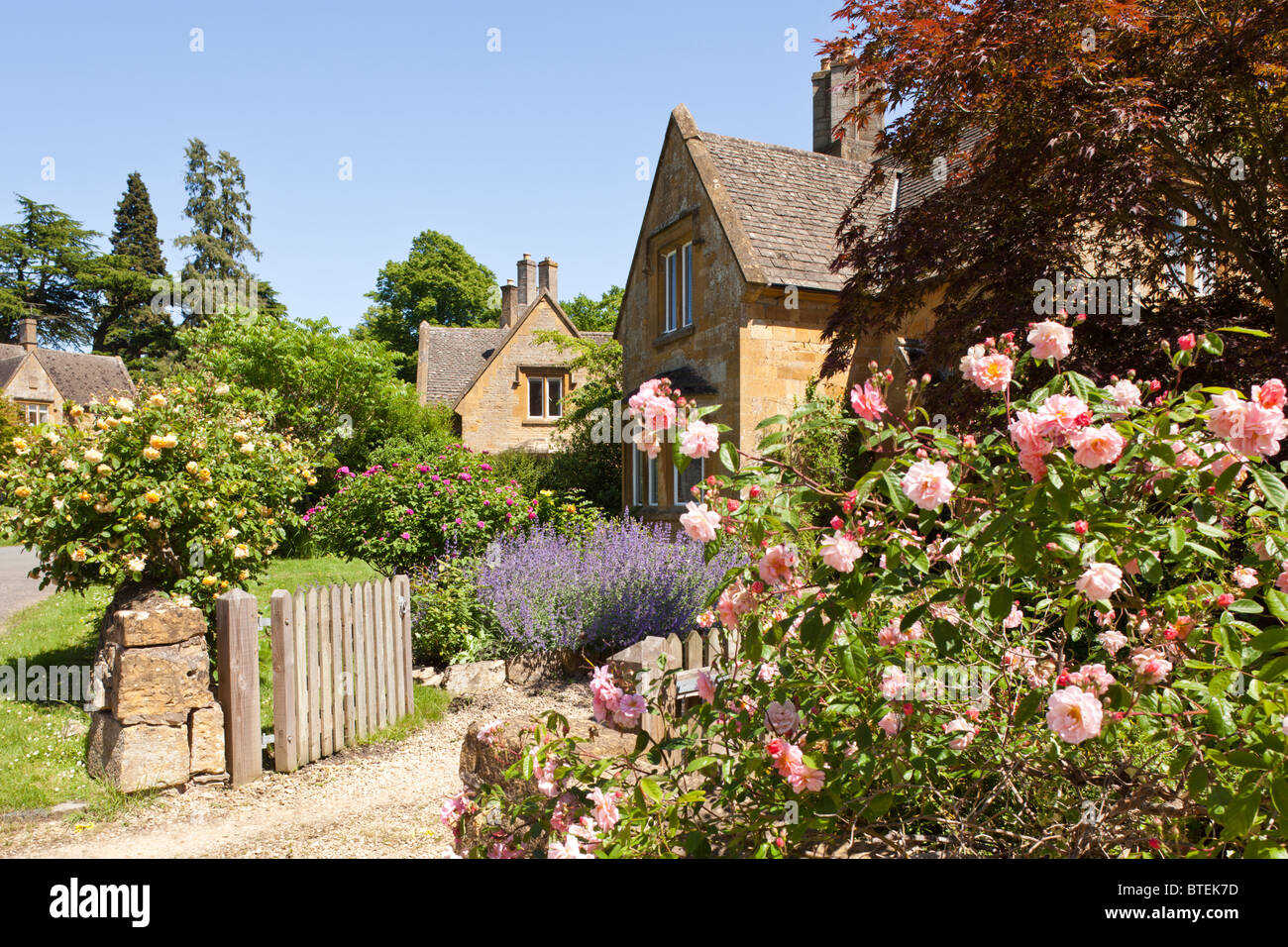 Estate nel villaggio Cotswold di Batsford, Gloucestershire, Regno Unito Foto Stock