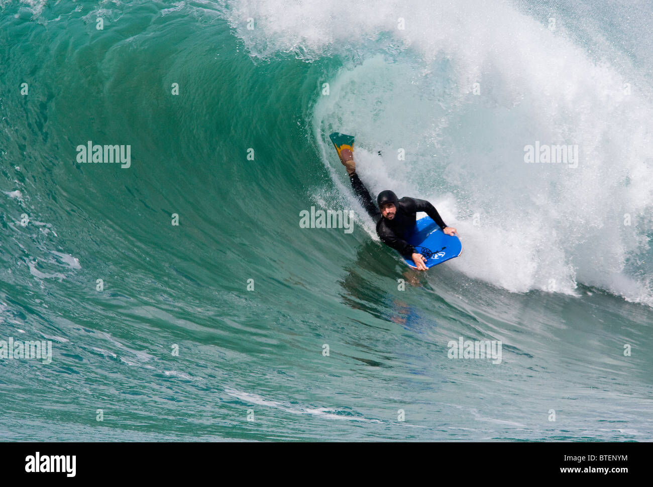 Body Boarding a Sant Agnese, Cornwall, Regno Unito Foto Stock