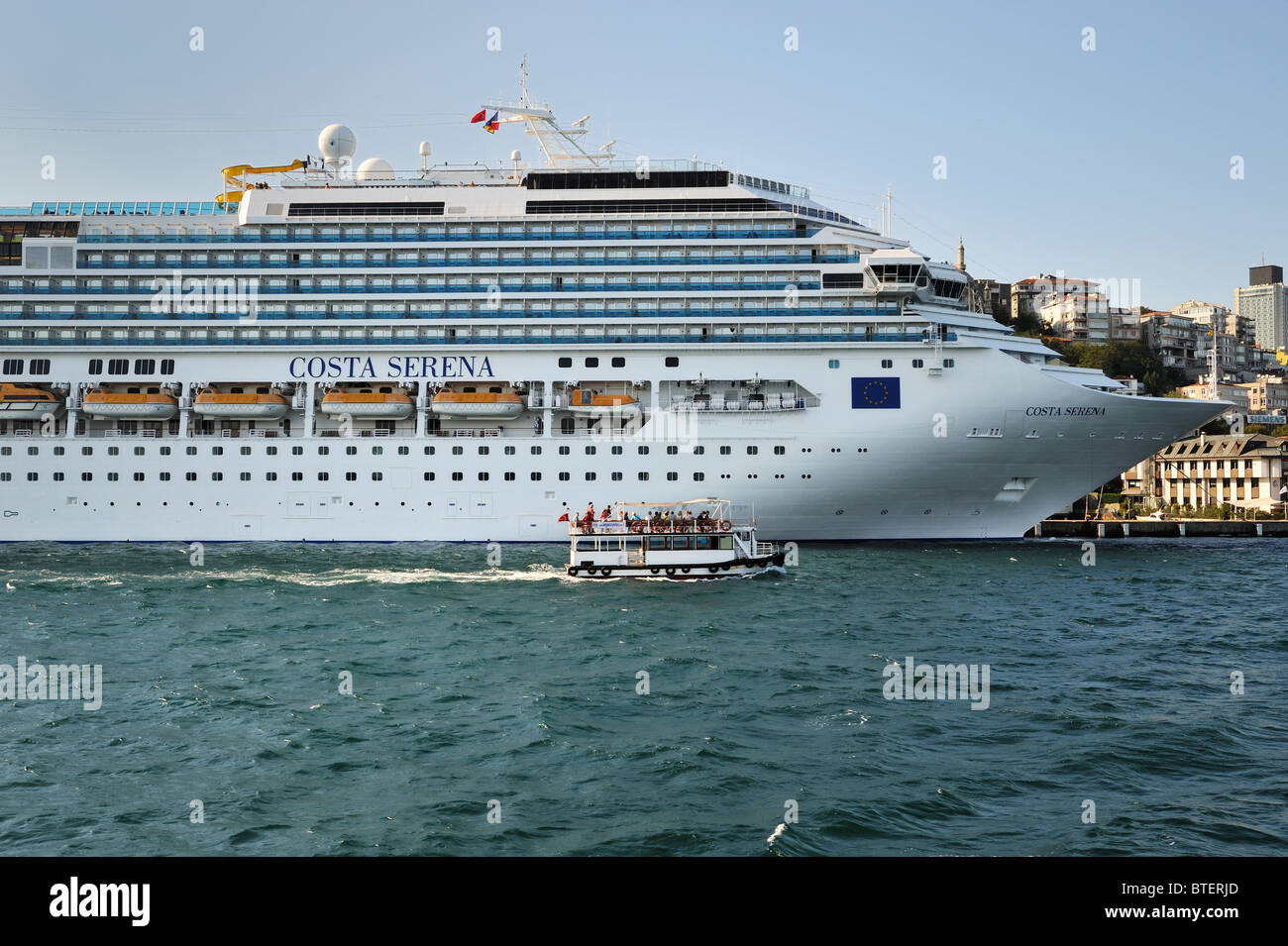 Tour in barca, Costa Serena la nave di crociera, Karakoy, Istanbul, Turchia 100915 36198 Foto Stock