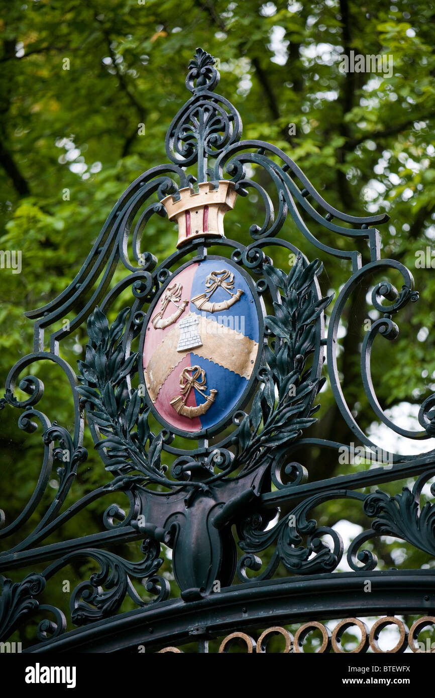 Stemma di Cartwright Hall di Lister Park Bradford Regno Unito Foto Stock