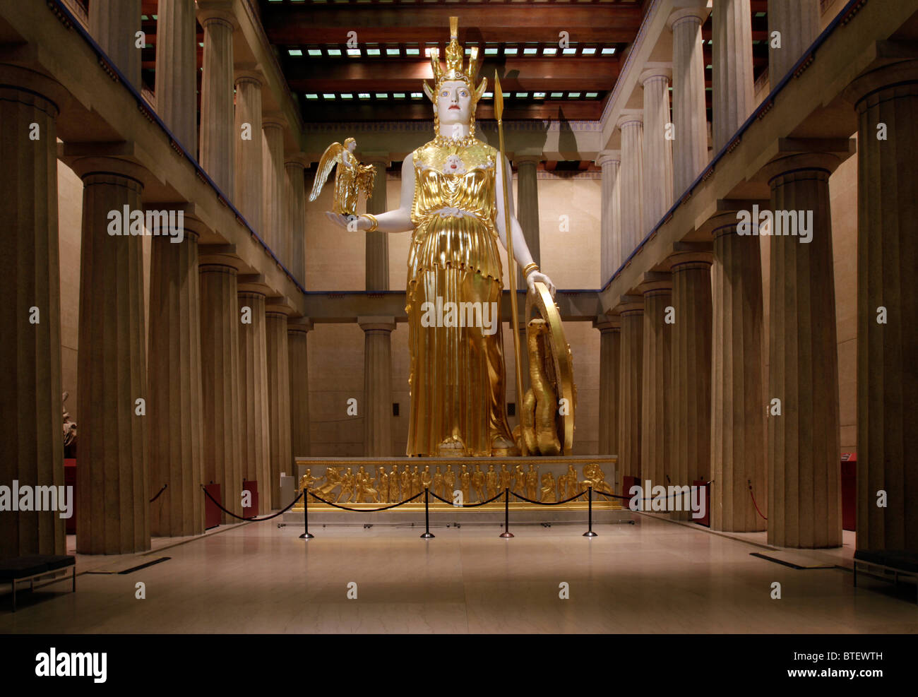Ri-creazione del 42-piede statua Athena nel Partenone replica costruita in Centenial Park, Nashville. Foto Stock