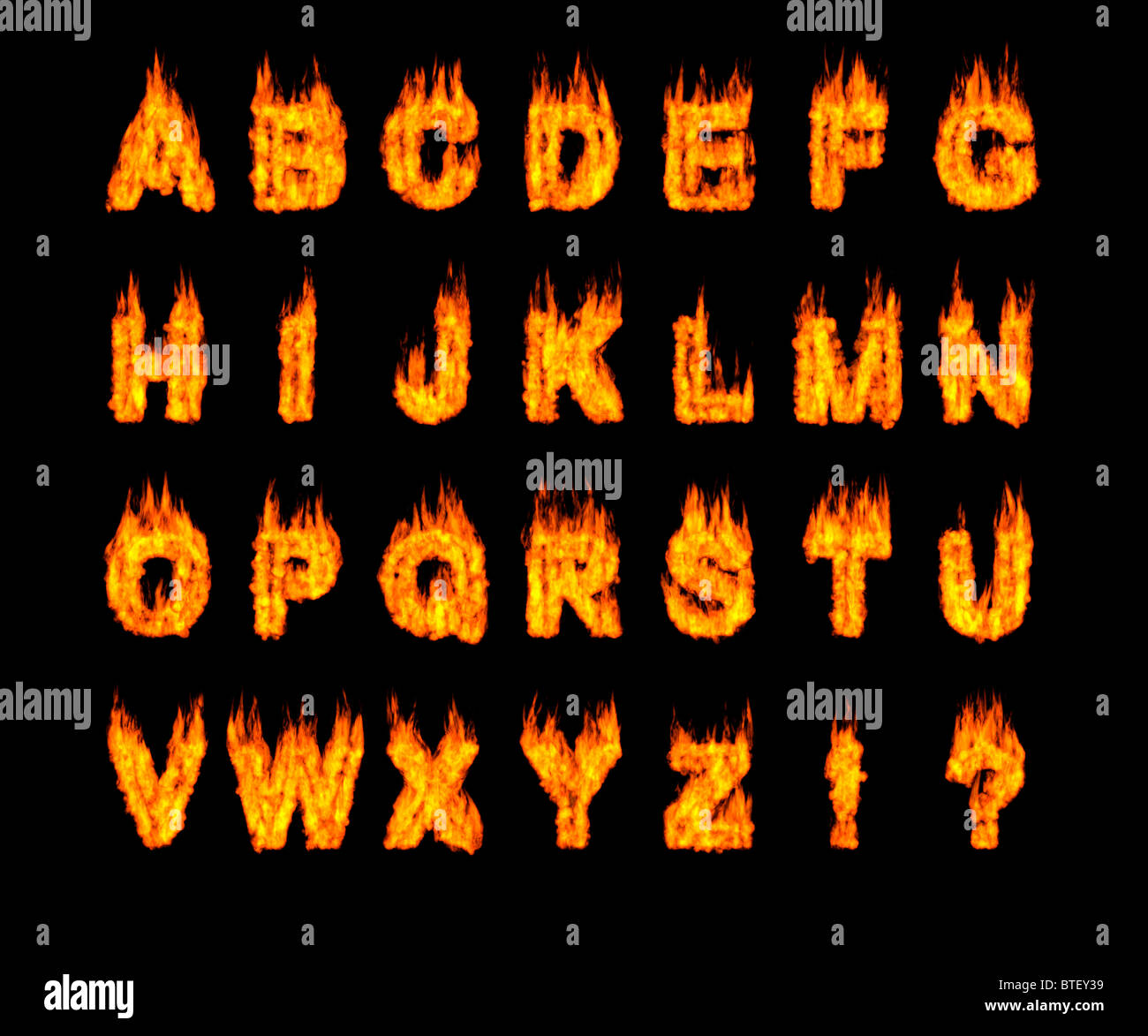 Impostare la masterizzazione di alfabeto latino lettere. Carattere artistico. Illustrazione digitale isolato su sfondo nero. Foto Stock