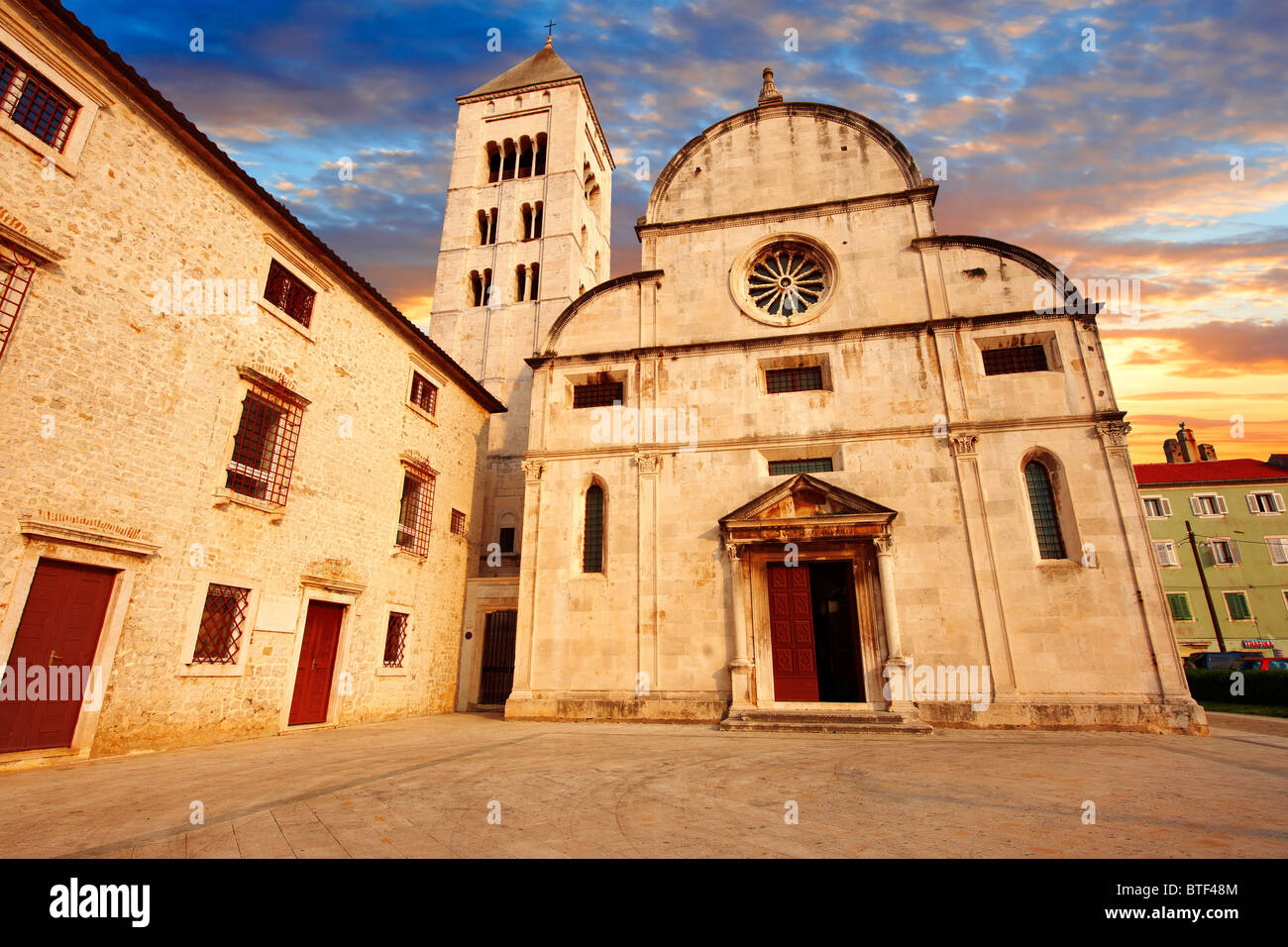 Romaesque la facciata della chiesa di Santa Maria - data da 1105 - Zadar, Croazia Foto Stock