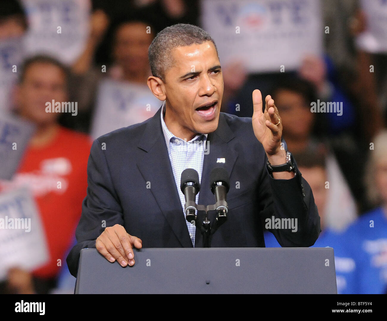 Il presidente Barack Obama parla in un rally il supporto di Connecticut candidati democratici a Harbor Yard. CT STATI UNITI D'AMERICA Foto Stock