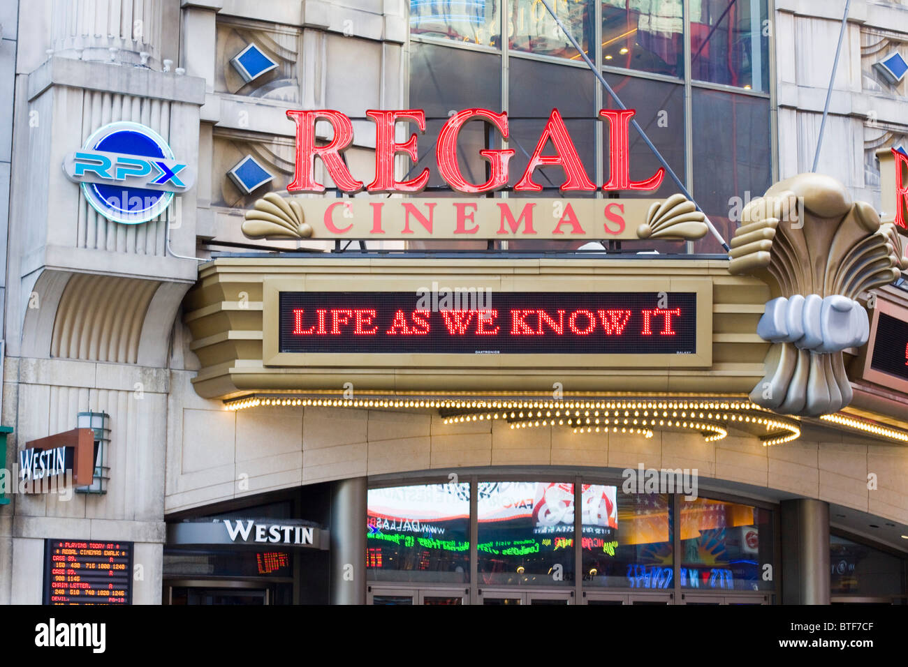 Il Regal Cinema in Times Square USA Foto Stock
