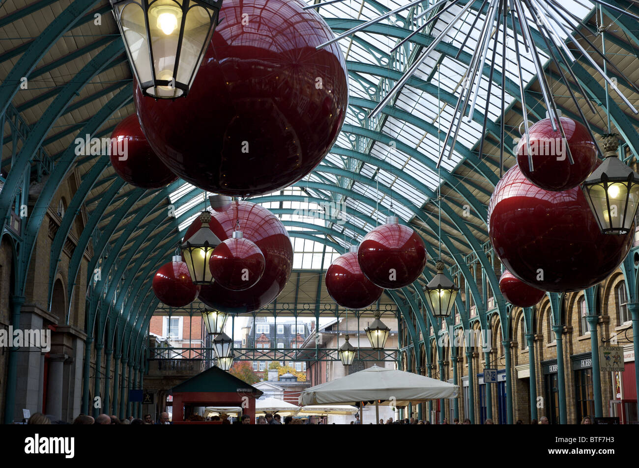 Le decorazioni di Natale al Covent Garden di Londra, Regno Unito Foto Stock